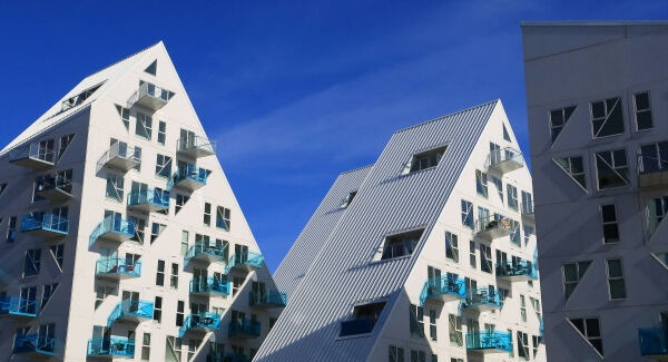 The Iceberg residental modern Housing in Aarhus, Denmark, is an ambitious 2013 architectural collaboration that consists of four faceted residential buildings meant to resemble floating icebergs.