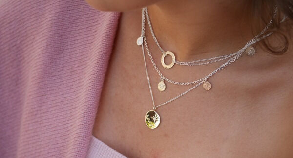 Croí Álainn pendant, solid gold circle on silver chain (€128); Sonas necklace,yellow, rose gold and silver circles on silver chain (€132) Croí Álainn pendant, solid gold circle on silver chain (€128); Sonas necklace,yellow, rose gold and silver circles on silver chain (€132)