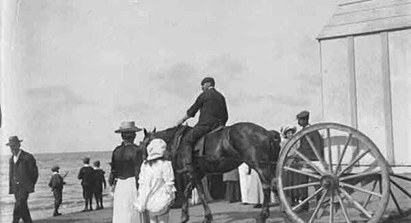 Seabathing machine Bridlington costume of Yorkshire walker antique print