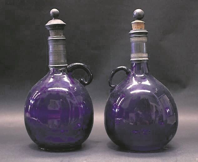 This 18th-century Irish School unsigned portrait of a military gentleman comes up at Hegarty’s in Bandon.