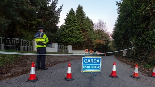 Gardaí cordon off a road in Raleigh North. Picture: John Delea. Gardaí cordon off a road in Raleigh North. Picture: John Delea.