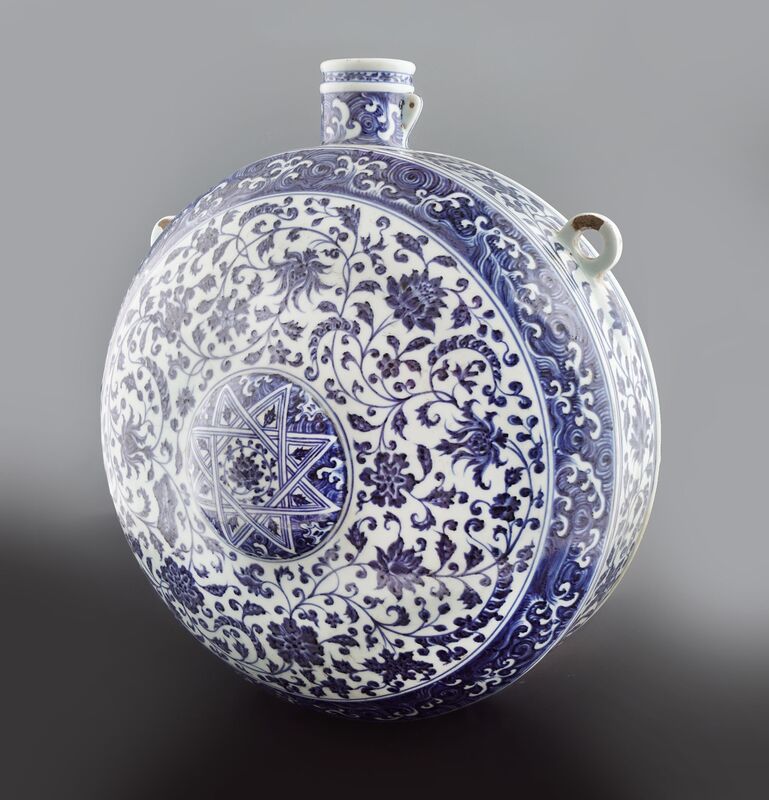 This Qianlong Moon Flask sold for €610,000 at Sheppards. This Qianlong Moon Flask sold for €610,000 at Sheppards.