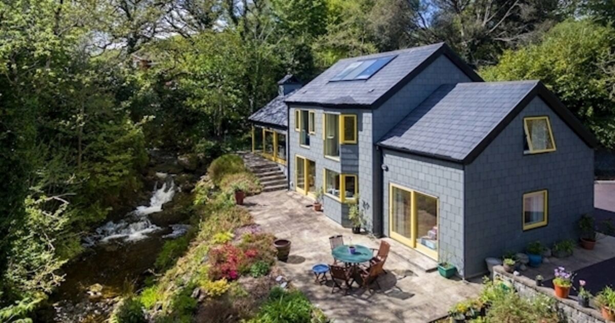 Grandchildren by the dozen prompt Beara Bay house sale by a waterfall