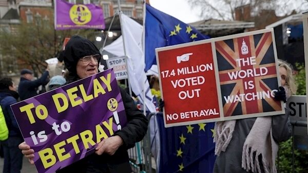 Pro-Brexit supporters outside the British parliament today. Pro-Brexit supporters outside the British parliament today.