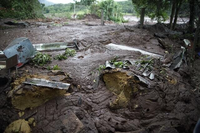 The mud covers the backyard of a house (AP) The mud covers the backyard of a house (AP)