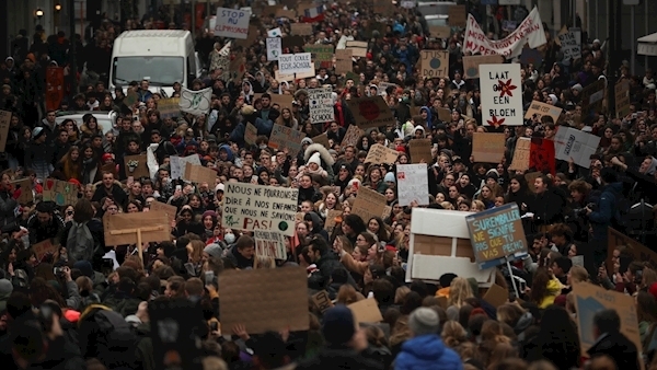 32,000 Belgian students march to demand climate protections