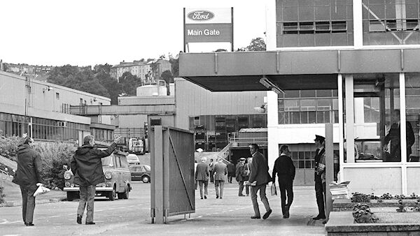 Workers arriving for the last day at the Ford plant in Cork.
