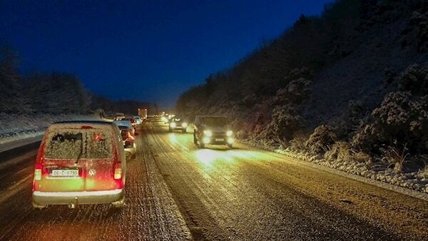 Traffic battling the snow and sleet on the N71 Cork to West Cork road this morning. Picture: Szymon Landwojtowicz Traffic battling the snow and sleet on the N71 Cork to West Cork road this morning. Picture: Szymon Landwojtowicz