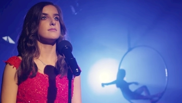 This is Me as gaeilge will make you fall back in love with The Greatest Showman