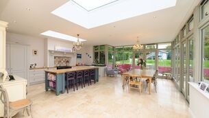 Make a rendezvous at Model Farm Road