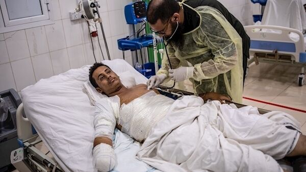 MSF’s hospital in Aden. Eighteen-year-old Youssef was wounded in a car when an anti-vehicle mine exploded.