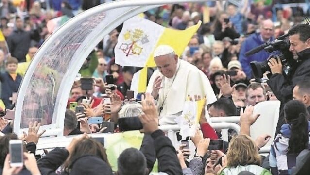 Papal crowd - What a change