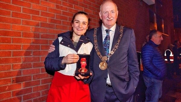 Kellie Harrington with the Lord Mayor of Dublin Nial Ring
