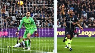 Premier League round-up: Man City rout Hammers as United held by Palace