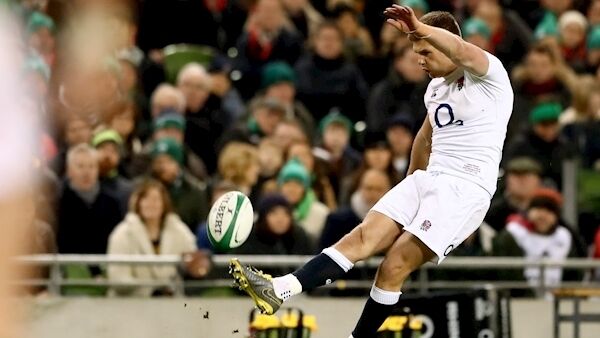 England's Owen Farrell kicks a penalty. (©INPHO/James Crombie) England's Owen Farrell kicks a penalty. (©INPHO/James Crombie)