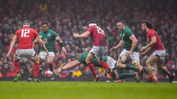 CJ Stander of Ireland attempts to gain possession. Photo by Brendan Moran/Sportsfile