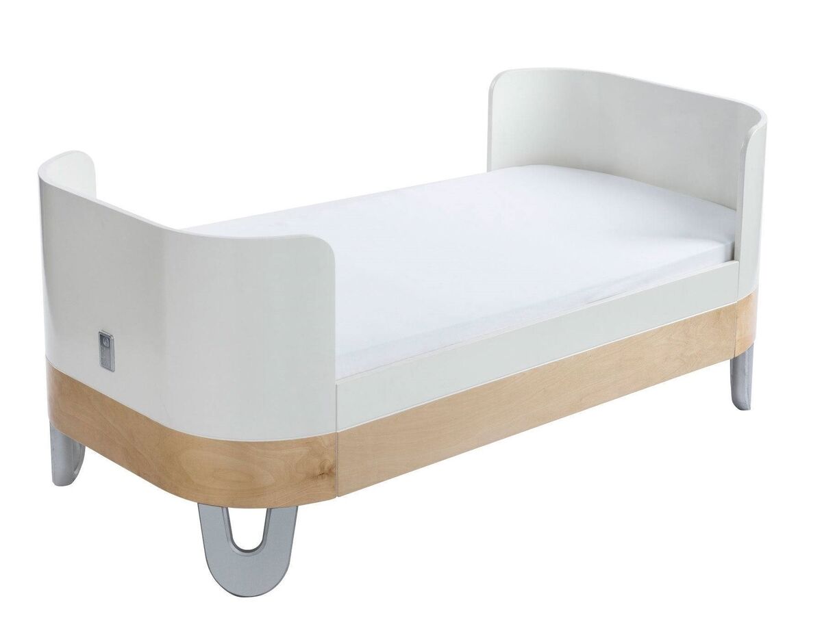 The final configuration of the Gaia Serena is a junior bed to take the child up to 10 years old. The final configuration of the Gaia Serena is a junior bed to take the child up to 10 years old.