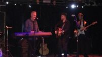 Watch: Saarloos trust in Cork once again with intimate Cyprus Avenue gig