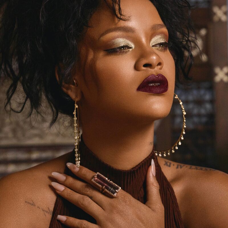 Rihanna wears her own Fenty by Rihanna ‘Flyliner’ Liquid Eyeliner. Rihanna wears her own Fenty by Rihanna ‘Flyliner’ Liquid Eyeliner.