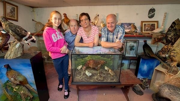 John, Anne and Emma Dolan, Gurtagown, Banagher, Co Offaly collecting their World Champion Hen Marmalade from Taxidermist Jim Corcoran in Abbeyliex, Co Laois. Picture Dan Linehan.