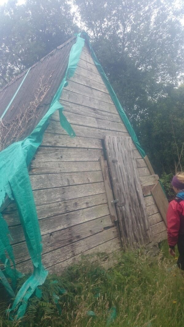 An abandoned teepee house on Roeillaun.