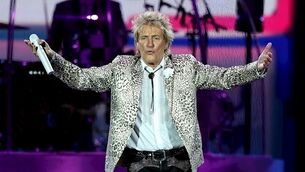 'Will I retire? I’ll have to one day': Rod Stewart on his tour and love of football