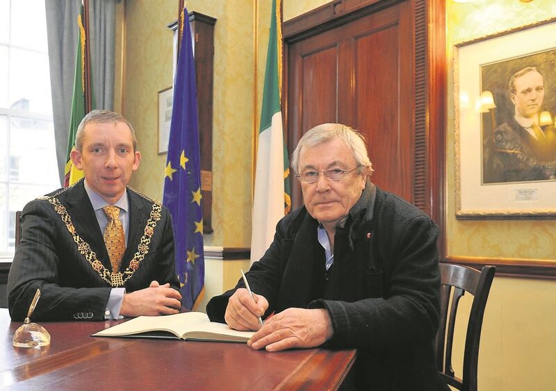 Terry O'Neill - whose ancestors hail from Cork - with the former Lord Mayor of Cork Cllr John Buttimer at a Civic Reception at City Hall in 2013. Picture: Des Barry
