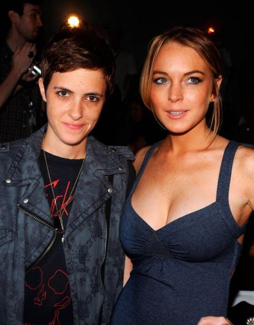 Lohan's dad befriends girlfriend Ronson