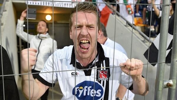 A Dundalk supporter celebrates. Photo by Roman Koksarov/Sportsfile