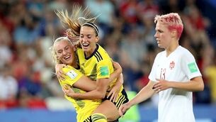 Lindahl's super save sends Sweden through to World Cup quarter-finals