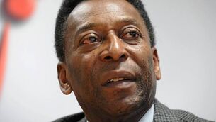 Pele admitted to hospital in Paris