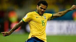 Dani Alves joins Sao Paulo