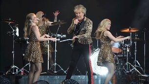 Rod Stewart pays tribute to Liam Miller at Cork gig