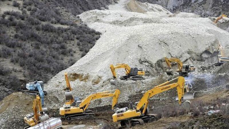 Workers trapped after landslide at Tibet mine Workers trapped after landslide at Tibet mine