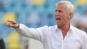 Pardew to ring changes for United clash