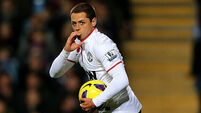 Hernandez rescues nervy United