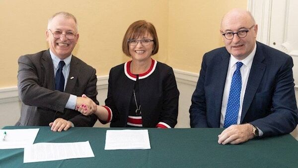 Cathriona Hallahan, MD, Microsoft Ireland and Teagasc Director Gerry Boyle, after signing a Memorandum of Understanding including a pilot Airband broadband initiative to improve rural connectivity, launched by EU Agriculture Commissioner Phil Hogan, right. Cathriona Hallahan, MD, Microsoft Ireland and Teagasc Director Gerry Boyle, after signing a Memorandum of Understanding including a pilot Airband broadband initiative to improve rural connectivity, launched by EU Agriculture Commissioner Phil Hogan, right.