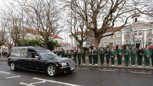  Friendship and rivalry wave same flag 