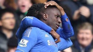 Cech and Ba keep Benitez on trophy trail