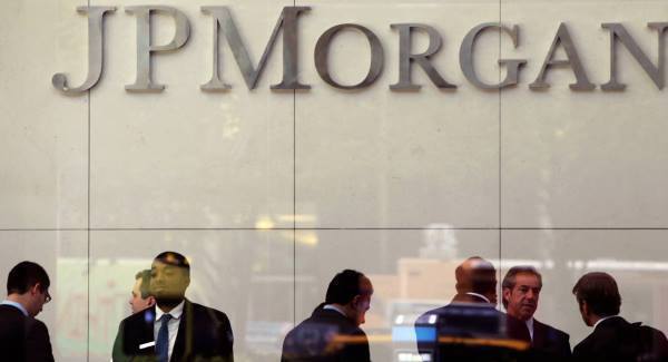 JPMorgan manager fights job suspension