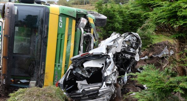 Young UK couple die in holiday crash