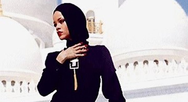 Rihanna barred from mosque for‘suggestive’pictures