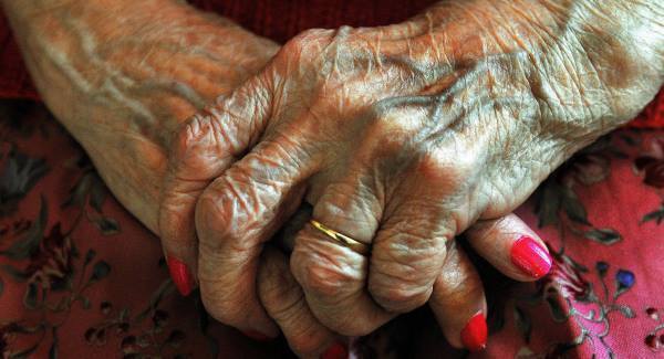 Government urged to encourage older couples living alone to trade down