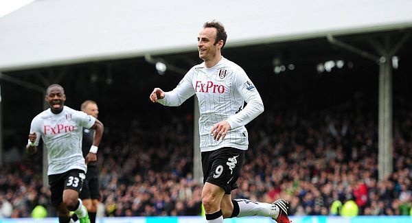 Berbatov looking forway out at Fulham