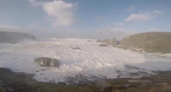 Amazing footage shows just how wild the weather was last night in Donegal