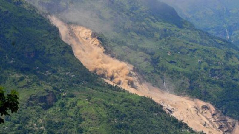 ‘No chance’ of finding 150 buried in landslide ‘No chance’ of finding 150 buried in landslide