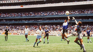 Ref pins blame for Maradona&rsquo;s Hand of God goal on linesman