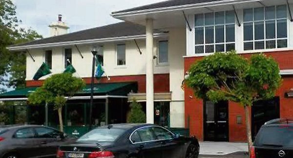 Offers &rsquo;round €800k for Rochestown&rsquo;s Oval Bar