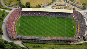 Old grey bowl enjoys perfect swansong