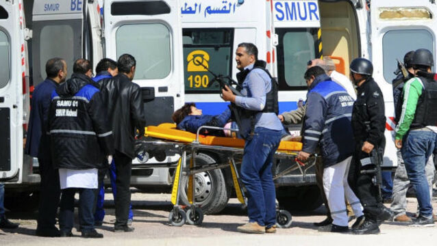 Tunisia sends in army to protect cities